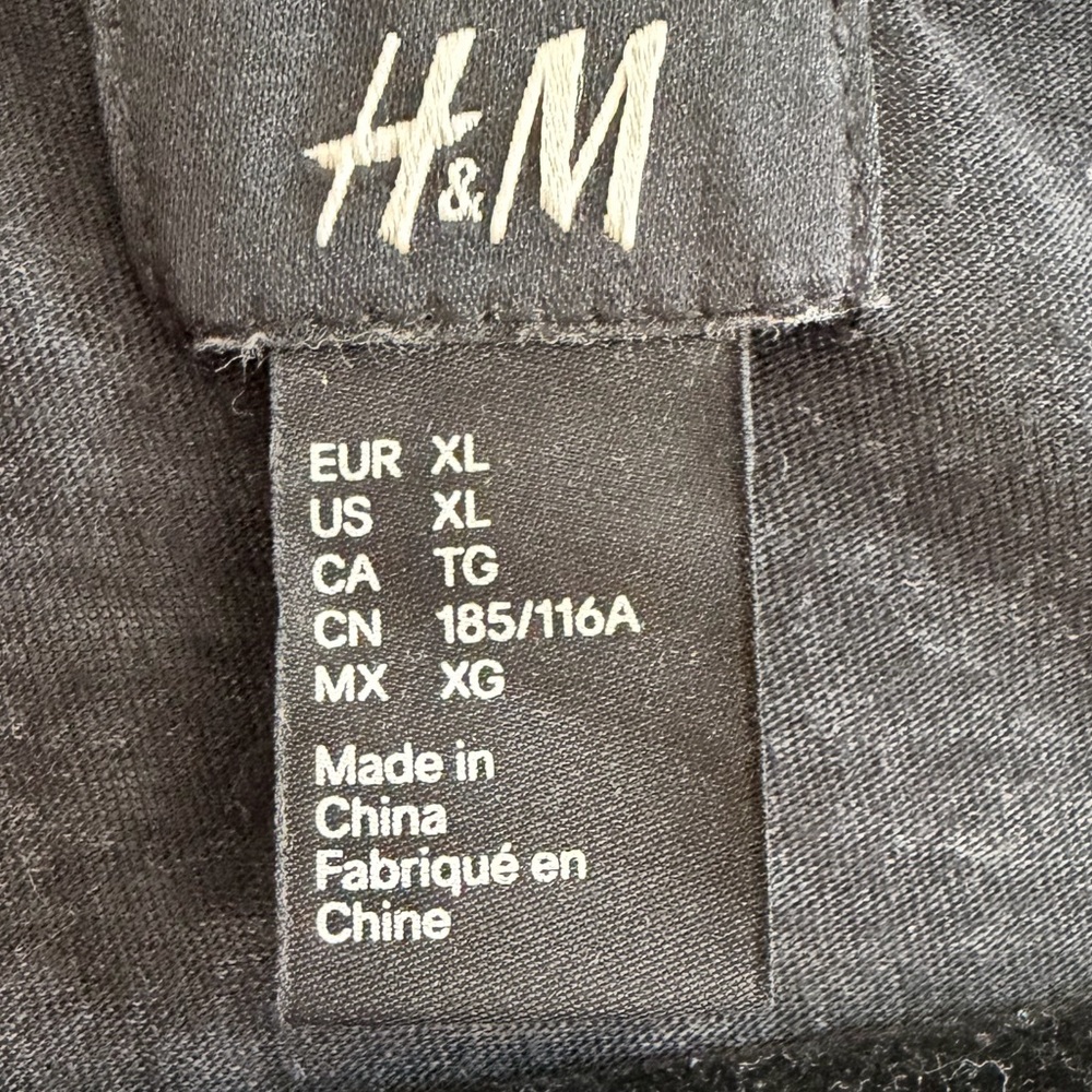 H&M Man’s Charcoal Gray Top - Picture 3 of 3